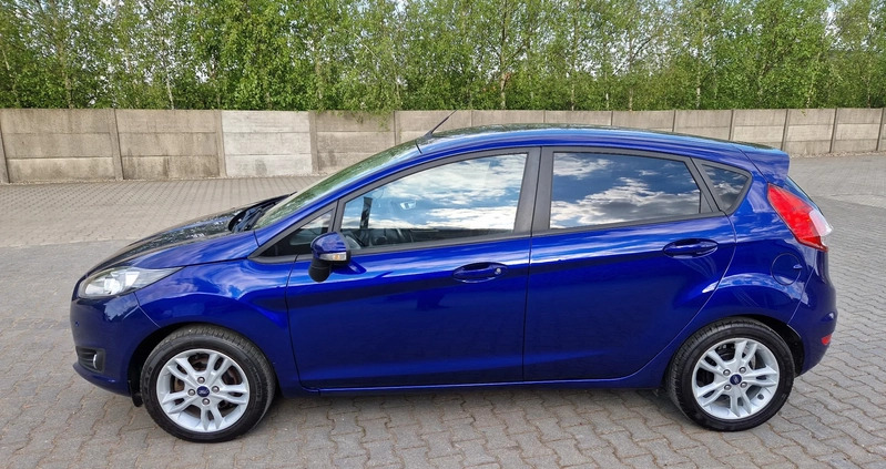 Ford Fiesta cena 27900 przebieg: 107000, rok produkcji 2016 z Gniezno małe 172